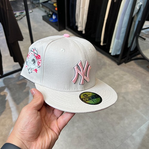 کلاه کپ فیت بک نیو ارا (NEW ERA NY) رنگ کرم صروتی سایز (1/4)7 (57.7 CM)