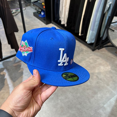 کلاه کپ فیت بک نیو ارا (NEW ERA LA HEARTS) مشکی سایز  7 (55.6 CM)