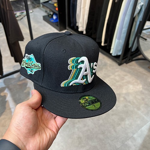 کلاه کپ فیت بک نیو ارا (NEW ERA A`S) رنگ مشکی سایز 7 (55.6 CM)